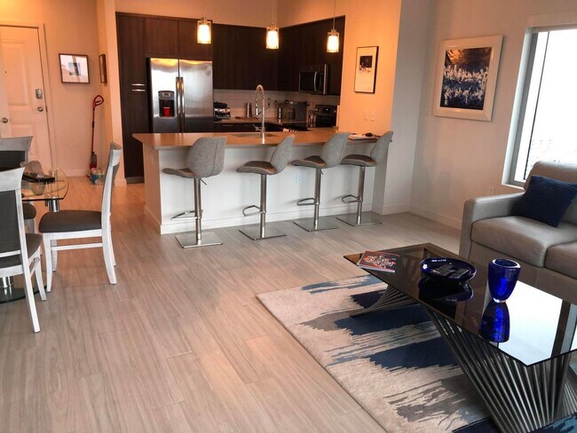 sala de estar - 591 Evernia St