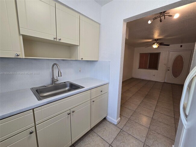 Foto del edificio - 2330 NW 11th St