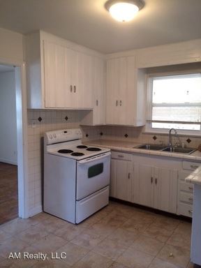 Building Photo - 3615 Stonehaven Dr