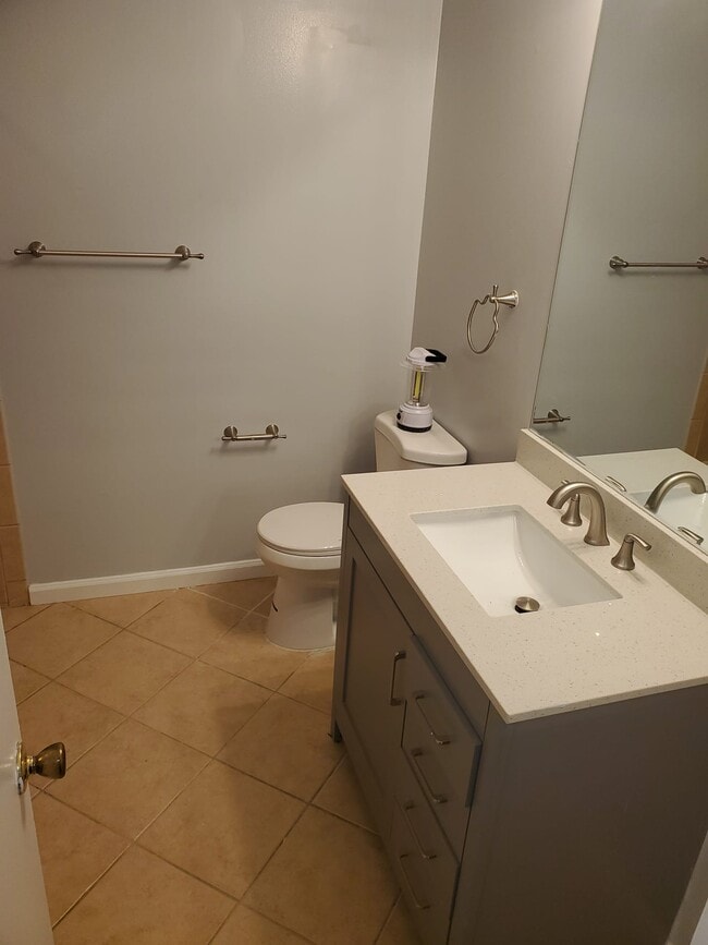 Building Photo - 551 Clubhouse Ct