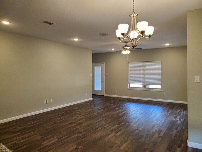 Building Photo - 3405 County Road 405