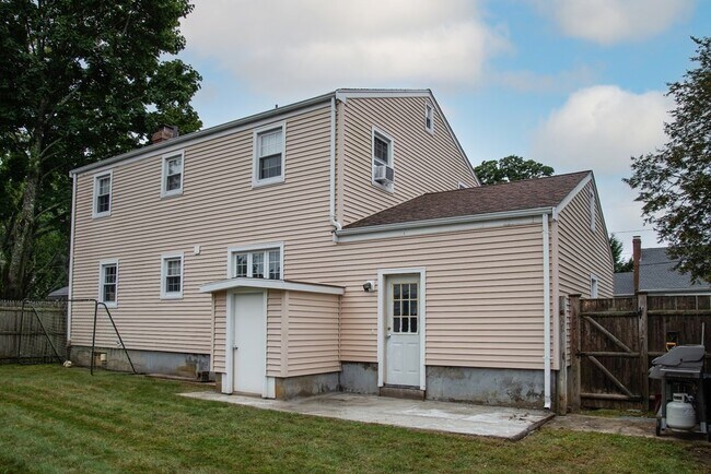 Building Photo - 15 Puritan Rd