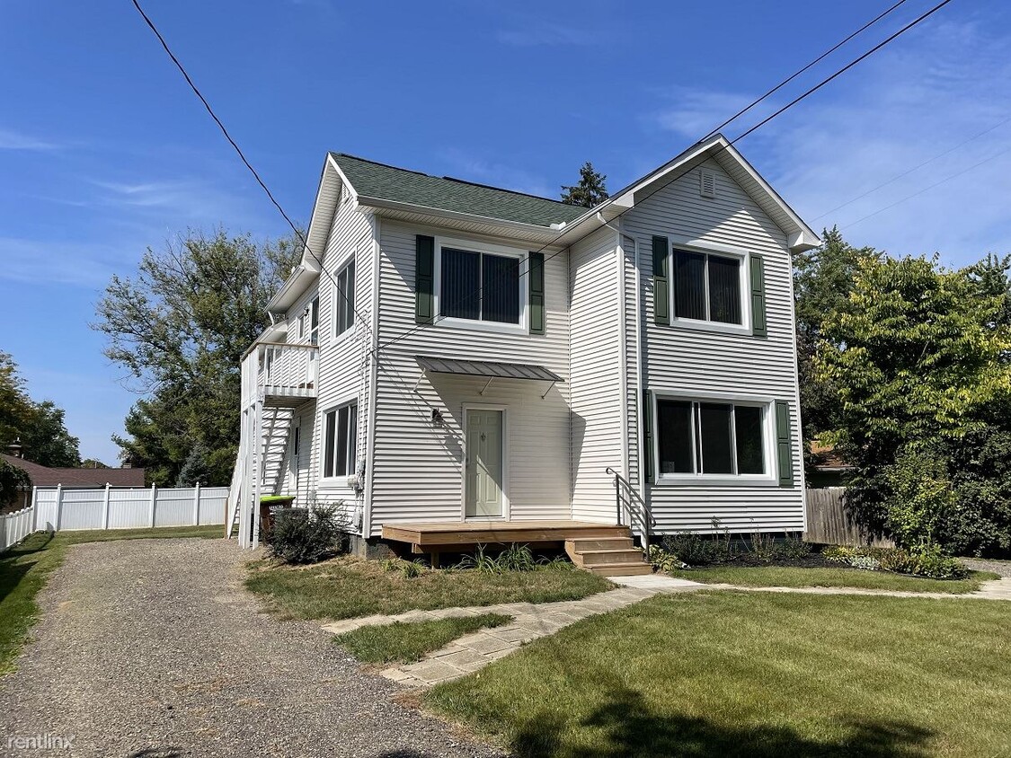 Primary Photo - 2 br, 1 bath Duplex - 683 1/2 Budlong St