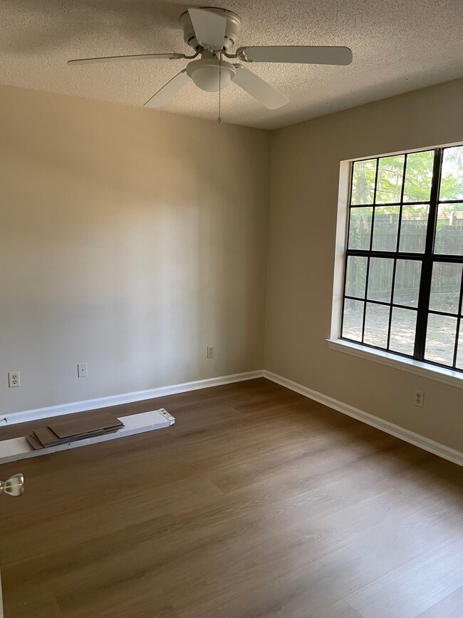 Building Photo - 107 Wisteria Ct