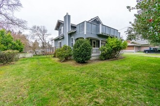 Building Photo - 741 SE Ely St