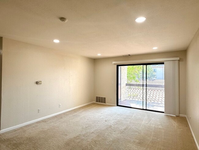 Building Photo - $2,895 / Beautifully Remodeled 2BR/2BA Condo in Newark's Gated Community