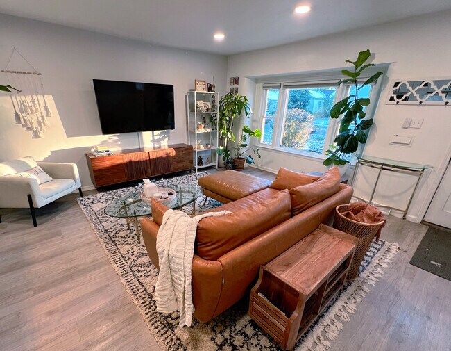 Foto del edificio - 3175 McDowell St