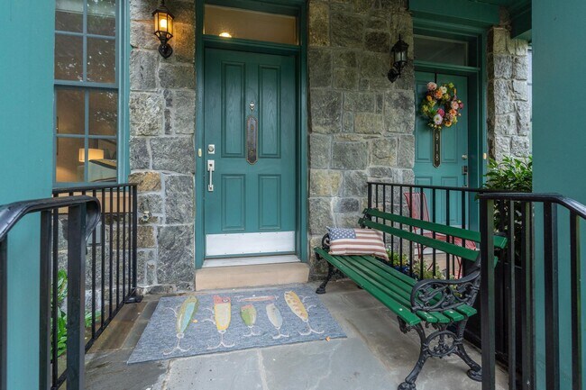 Foto del edificio - 916 Slaters Ln