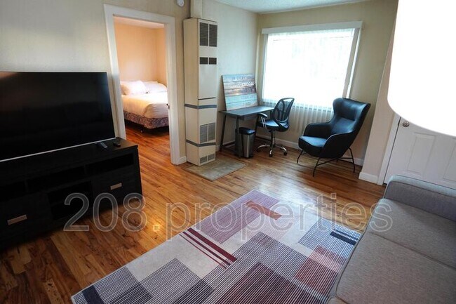Building Photo - 1706 Rossi St