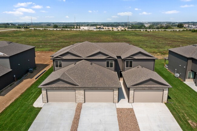 Building Photo - BRAND NEW 3 bed 3 bath Townhome in NW Lincoln