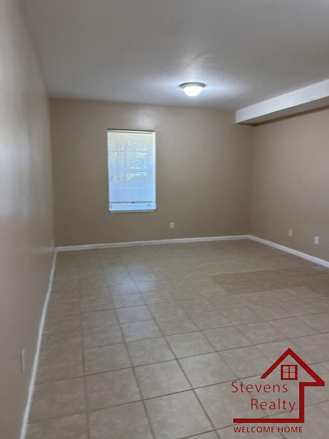 Building Photo - 1207 Holly Ave