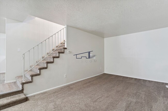Building Photo - 281 Pheasantbrook Dr