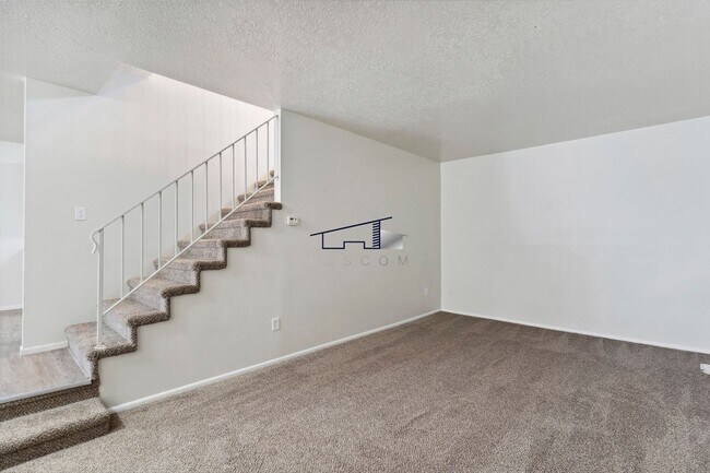 Foto del edificio - 281 Pheasantbrook Dr