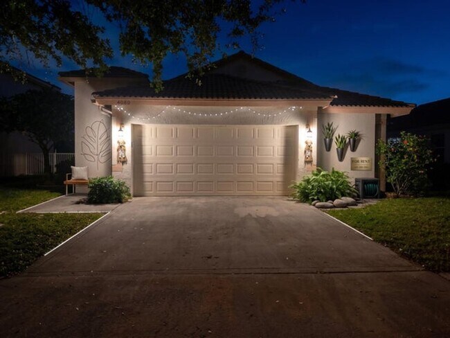 Foto del edificio - 4080 Sea Grape Cir