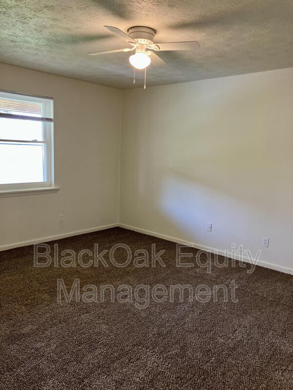 Building Photo - 735 Perryville St