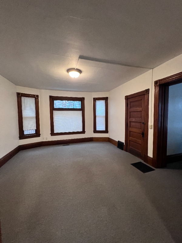 674 Virginia St Unit A, Saint Paul, MN 55103 Room for Rent in Saint