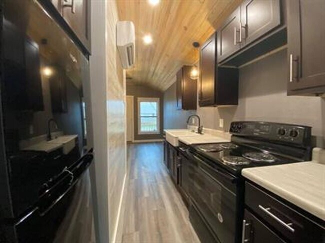 Building Photo - Tiny Home Cottage in Sulphur Rock • 1 Bed ...