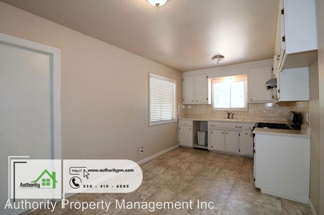 Building Photo - 3 br, 1 bath House - 2326 Corona St.