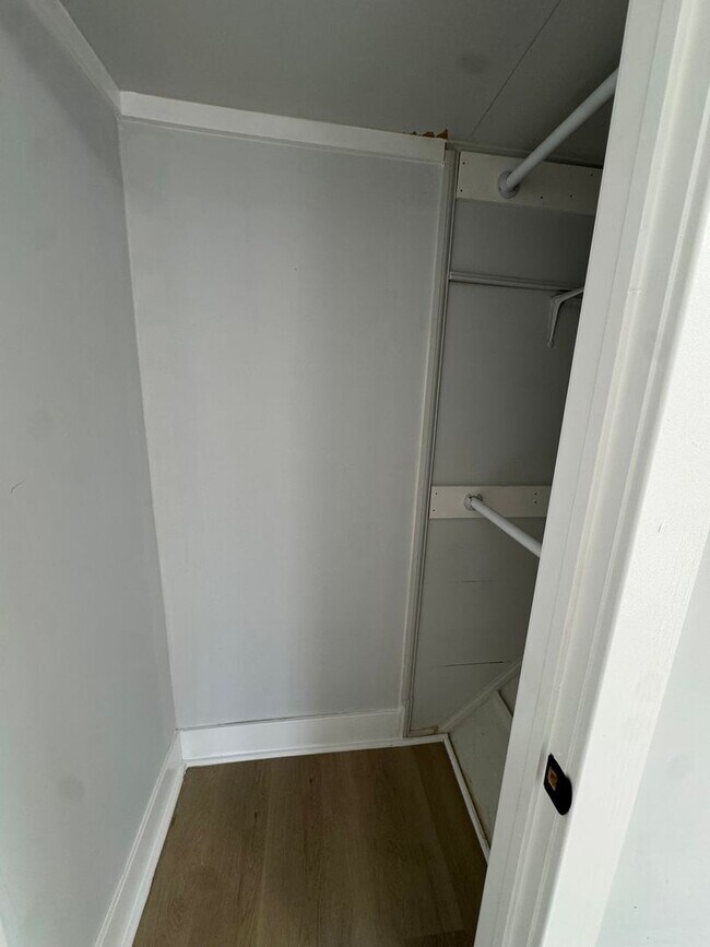 Foto del edificio - Remodeled 4bd/2 bath Home with Rear yard!!...