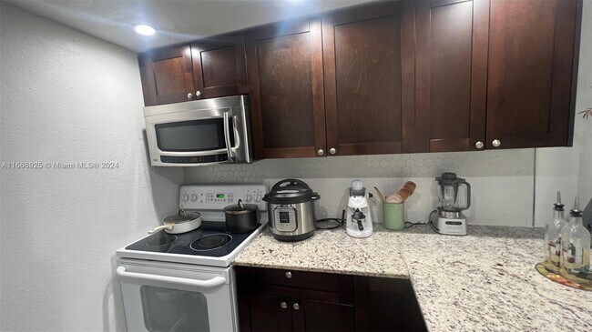 Foto del edificio - 801 NW 47th Ave