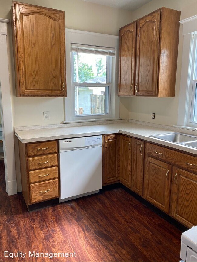 Building Photo - 4 br, 1.5 bath House - 326 E Liberty St