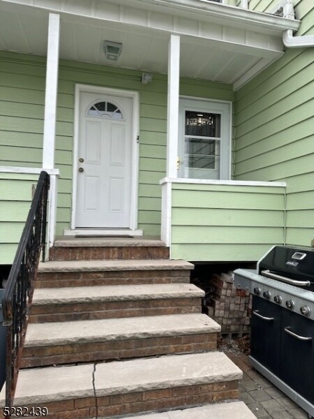 Building Photo - 36 Meacham St