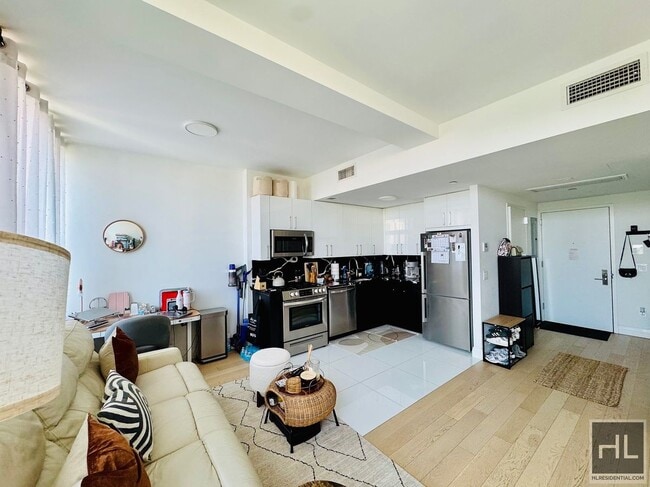 Building Photo - Gorgeous 1 bedroom with private balcony & laundry hookup