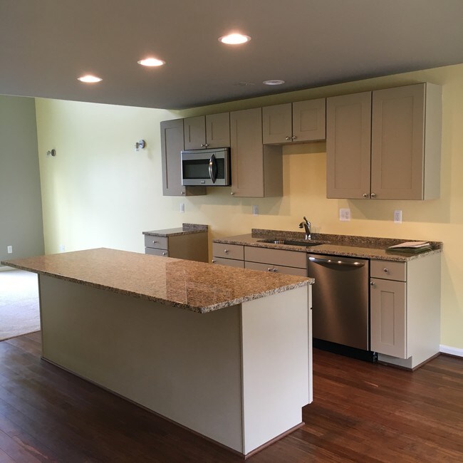 Building Photo - 253 S Union St