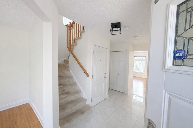 Building Photo - 12 Horsham St