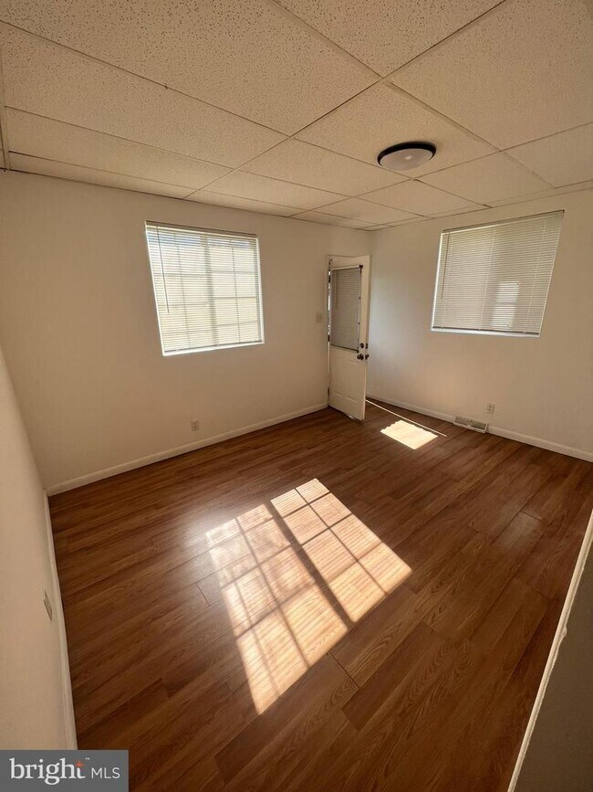 Building Photo - 32 E Browning Rd