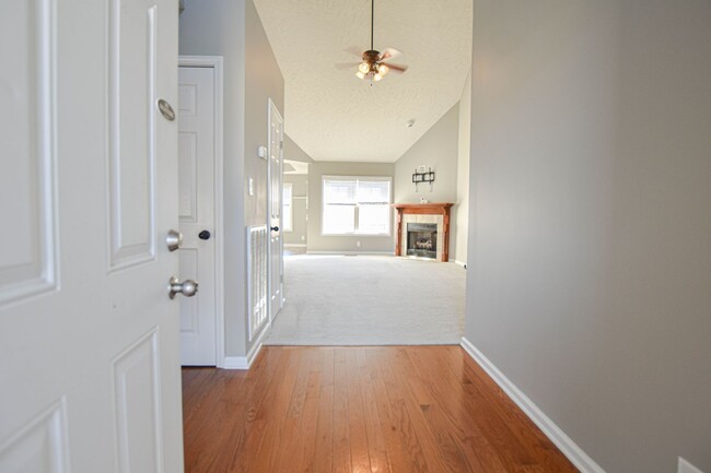 Building Photo - Dog Friendly Three Bedroom with Bonus!