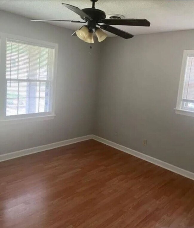 Foto del edificio - 264 Piney Grove Rd