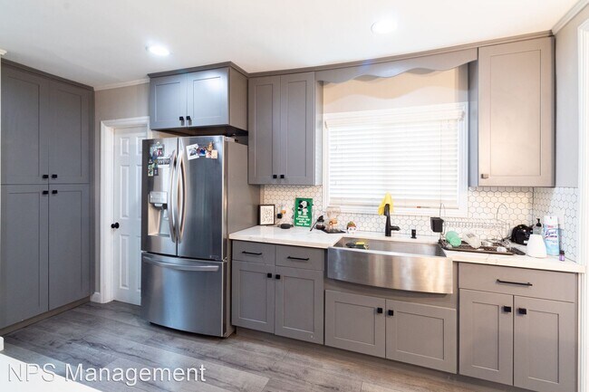 Building Photo - 2 br, 1 bath Apartment - 907 N Evergreen A...