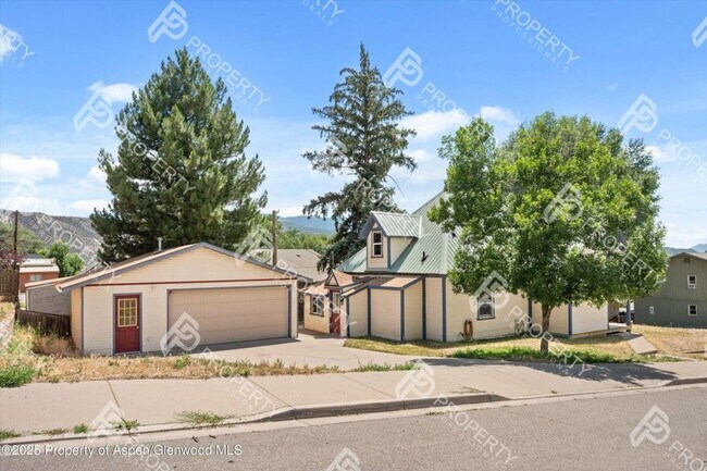 Foto del edificio - Charming Single Family Home in Rifle for Rent