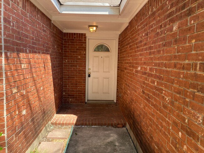 Foto del edificio - 13106 Forum Rd