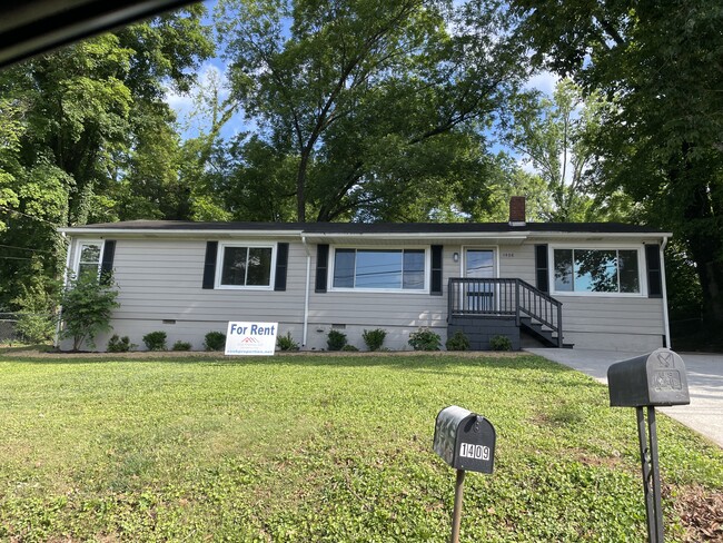 Building Photo - 1408 Bluebird Dr