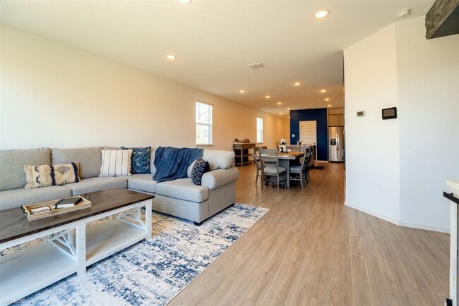 Building Photo - 4 br, 2 bath House - 13249 Hagerd Loop