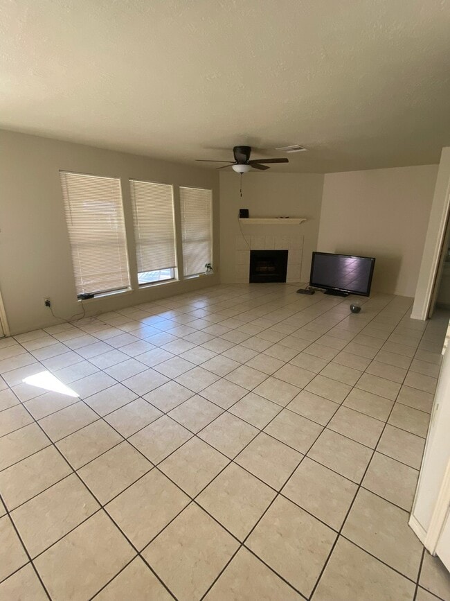 Foto del edificio - 8915 Weyburn Grove Dr