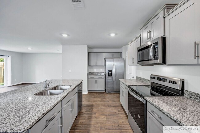 Foto del edificio - FOUR BEDROOM HOME IN COLUMBIA'S BOWDEN VILLAGE