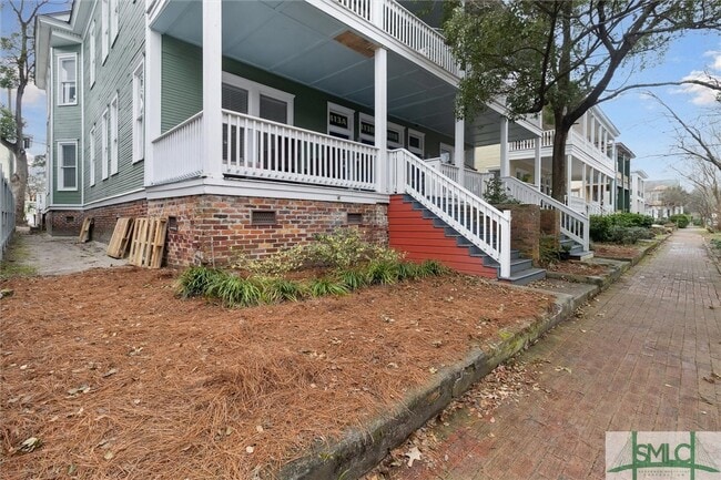 Building Photo - 413 E Waldburg St