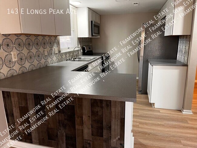 Foto del edificio - 143 E Longs Peak Ave