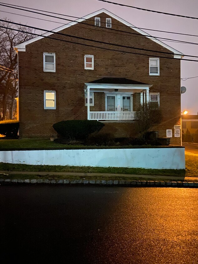 Foto principal - 166 Grand Ave
