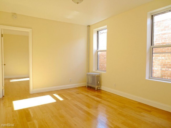 Building Photo - 3049 Crescent St