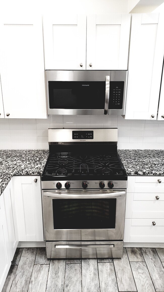Foto del edificio - 2409 E Cold Spring Ln