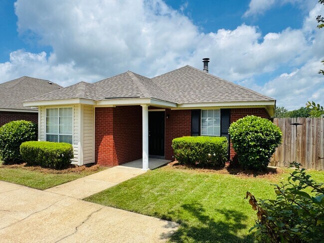 Foto del edificio - Your new home is just a putt away with thi...