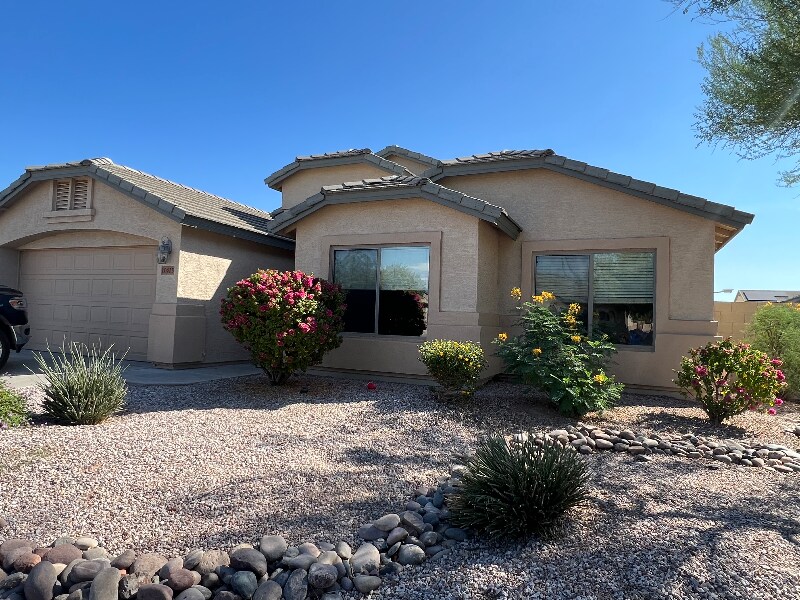 Foto principal - 10425 W Albeniz Pl
