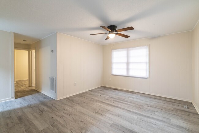 Building Photo - 219 Highland Ave
