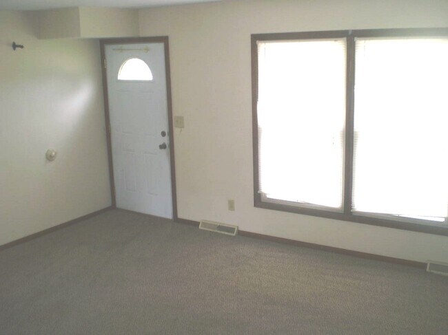 Building Photo - 2336 N Linwood Ave