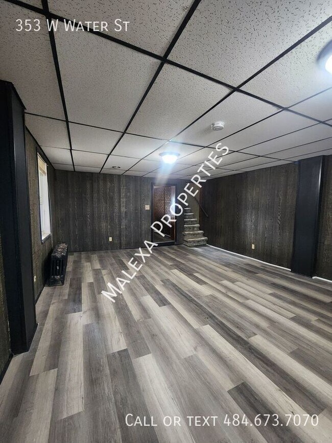 Foto del edificio - 353 W Water St