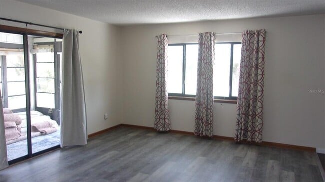 Building Photo - 10030 SW 90th Ct